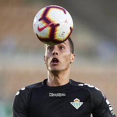 Canales adquiere galones en el balón parado del Betis