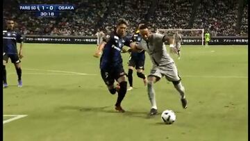 ¿Lo toca? Neymar cae en el área y dudan de la falta