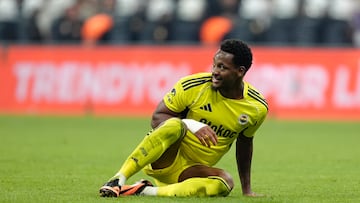 ISTANBUL, TURKEY - 2025/11/02: Jhon Jader Durán Palacio of Fenerbahce SK reacts during the Turkish Super League match between Besiktas JK and Fenerbahce SK at Tupras Stadium. Final Score; Besiktas JK 2 : 3 Fenerbahce SK. (Photo by Gokhan Taner/SOPA Images/LightRocket via Getty Images)