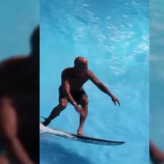 Kelly Slater and other surfing legends try out Hawaii’s artificial waves