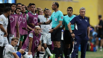 Monterrey's Spanish head coach Domenec Torrent (R) reacts next to his players from the bench during the FIFA Club World Cup 2025 round of 16 football match between Germany's Borussia Dortmund and Mexico's Monterrey at the Mercedes-Benz Stadium in Atlanta on July 1, 2025. (Photo by Charly TRIBALLEAU / AFP)