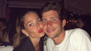 Sergi Roberto y su pareja, la modelo y diseñadora de moda israelí Coral Simanovich.