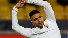 Falcao Garc&iacute;a durante un calentamiento antes de un partido con el M&oacute;naco.