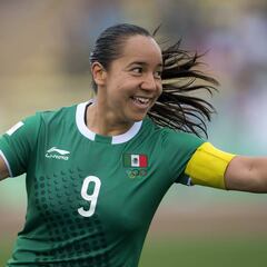 Charlyn Corral optaría por una exfutbolista o un extranjero para DT del Tri