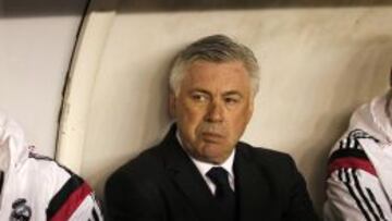 Ancelotti, en el banquillo.