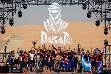 Sanders conquista su primer Dakar tras una edición casi perfecta en la que además, ganó más que nadie. Gran segundo de Schareina.