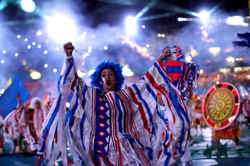 En la ceremonia de inauguración de la Copa América, cada país está representado, no solo por los trajes típicos, sino por un niño con el uniforme de cada selección. Ha sido un espectáculo lleno de luces y donde los niños fueron los protagonistas.