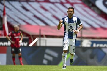 Con un toque de pelota invaluable, el defensor de Rayados es uno de los mejores defensas del torneo sin duda alguna