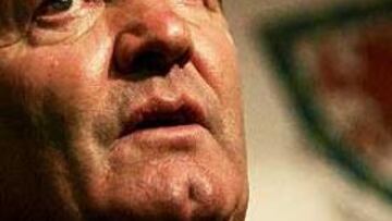 <b>EL ELEGIDO.</b> Toshack sustituye a Hugues como seleccionador de Gales.