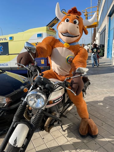 La vaquilla del ¡®Grand Prix¡¯: ¡°Me pagan, pero esto lo har¨ªa hasta gratis porque me lo paso muy bien¡±
