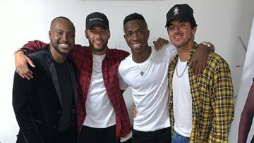 El cantante Thiaguinho, Neymar, Vinicius y Gabriel Medina.