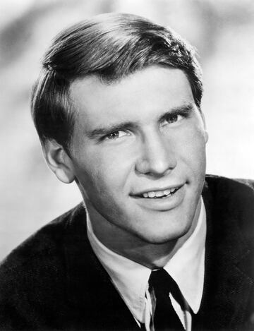 En realidad, Harrison Ford era carpintero a la vez que actor. El problema era que como actor no se ganaba muy bien la vida y hac赤a trabajos con la madera para sus conocidos que eran, sobre todo, del mundo del cine. Su vida cambi車 cuando acept車 un trabajo para hacer una puerta en el despacho de Francis Ford Coppola y una ma?ana apareci車 por all赤 George Lucas. Director y estrella ya se conoc赤an de un peque?o papel que Ford hab赤a hecho en American Graffiti y accedi車 a ayudar con el casting de la Guerra de la Galaxias. Le dieron la oportunidad de hacer 谷l mismo la prueba y el resto? es historia.