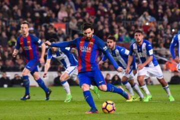 Messi marca el 2-1 de penalti. 