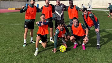 Algunos jugadores del Ceuta, esta semana.