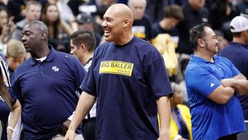 Lavar Ball, durante un partido en el instituto de su hijo LaMelo Ball.