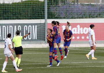 Real Madrid 0-1 Barcelona | Chut de Patri Guijarro desde la frontal que se desvió ligeramente al dar en una jugadora blanca y acabó en el fondo de la portería.