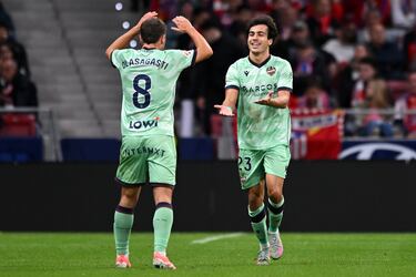 MADRID, SPAIN - NOVEMBER 08: Manu Sanchez of Levante UD (R) celebrates scoring his team's first goal with teammate Jon Ander Olasagasti (L) during the LaLiga EA Sports match between Atletico de Madrid and Levante UD at Riyadh Air Metropolitano on November 08, 2025 in Madrid, Spain. (Photo by Denis Doyle/Getty Images)