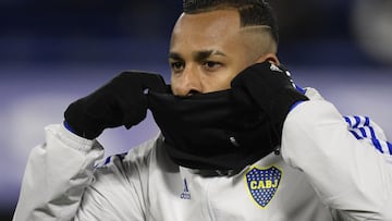 Sebastián Villa durante el calentamiento antes de un partido con Boca Juniors.