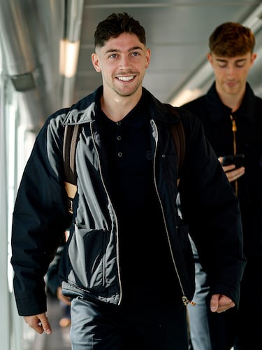 Fede Valverde en la salida hacia Manchester. 