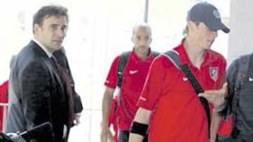 <b>TORRES, EL MÁS SEGUIDO</b>. Ayer, una vez más, Fernando Torres fue el centr de atención en la llegada del Atlético a Valencia.