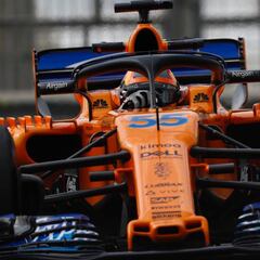 Paliza para Sainz en su debut con McLaren y Leclerc ya brilla