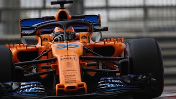 Carlos Sainz, con el McLaren MCL33 en Abu Dhabi (Test F1). 