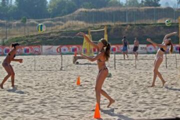 Entrenamiento de seleccionadas chilenas de Bech Volley, Pilar Mardones y Francisca Rivas en el parque deportivo Peñalolén.