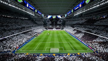 Panorámica del Bernabéu con el mosaico desplegado en las gradas en los prolegómenos del Clásico liguero contra el Barcelona el pasado 26 de octubre de 2024.