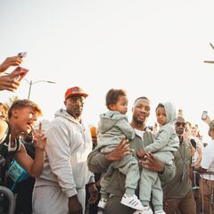 Damian Lillard desata la locura en los Milwaukee Bucks