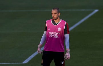 SEVILLE, SPAIN - OCTOBER 14:  Pau Lopez of Spain trains during the Spain Training Session ahead of their UEFA Nations League match against Spain at Estadio Benito Villamarin on October 14, 2018 in Seville, Spain.  (Photo by Aitor Alcalde/Getty Images)