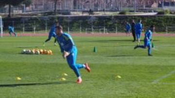 Álvaro Rey, durante un entrenamiento con el Alcorcón.