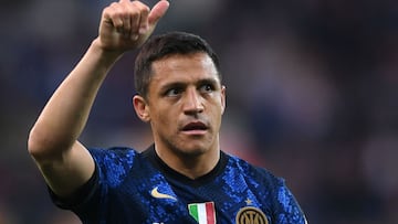 “Tiene los pies mágicos”: el elogio de defensa italiano a Alexis