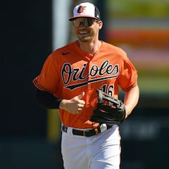 Trey Mancini es ovacionado al volver con los Orioles