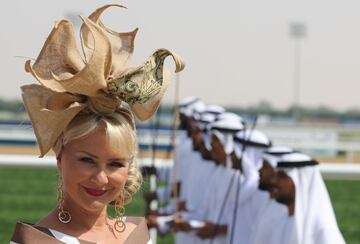 Sombreros excéntricos y glamour en Dubai