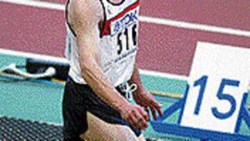 <b>LESIÓN Y LÁGRIMAS.</B> Jonathan Edwards, en su último salto en la élite. Acabó llorando.