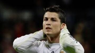 <b>TODOS PENDIENTES DE ÉL. </b>Los focos siempre apuntan al portugués y al final no deja indiferente a nadie. Dos golazos y una expulsión. Cristiano, genio y figura.