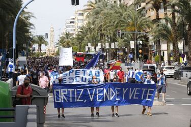 Cientos de herculanos se manifiestan en contra de Ortiz
