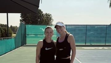 Las tenistas Simona Halep y Paula Badosa posan tras un entrenamiento en Dubai.