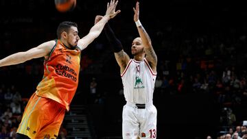 Napier lanza ante Puerto durante el Valencia Basket-Armani Milán de la Euroliga.