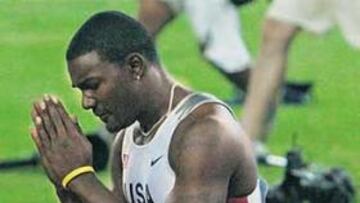 <b>REZA LO QUE SEPAS. </b>Justin Gatlin rezaba así en Atenas: pero no le bastaban las oraciones.