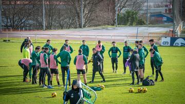 Racing de Ferrol y Castellón se enfrentan en un partido a vida o muerte.