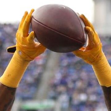 Keenan Allen consigue una recepción para touchdown rodeado de Kendrick Lewis y Jimmy Smith.