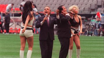 Los Del R&iacute;o cantan La Macarena antes de la Final de Champions League 2008 Real Madrid-Juventus