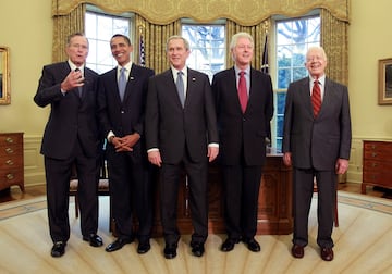 Presidents united | US President George W. Bush meets with President-elect Barack Obama, and former presidents Bill Clinton, Jimmy Carter and George H.W. Bush in the Oval Office January 7, 2009.