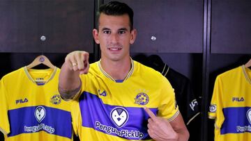 Luis Hern&aacute;ndez, posando con la camiseta del Maccabi Tel Aviv.