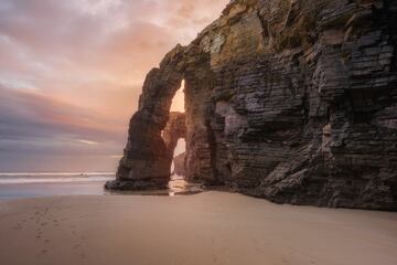 La playa de Las Catedrales es el nombre turístico de la playa de Aguas Santas, situada en el municipio gallego de Ribadeo, en la costa de la provincia de Lugo.