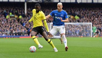 LIVERPOOL, ENGLAND - MAY 01:  Seamus Coleman of Everton (R) and  Antonio Rudiger challenge for the ball the Premier League match between Everton and Chelsea at Goodison Park on May 01, 2022 in Liverpool, England. (Photo by Tony McArdle/Everton FC via Getty Images)