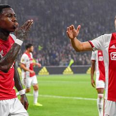 El Ajax sigue intratable pese a perder a De Jong y De Light