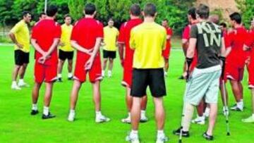 <b>CHARLA. </b>Cristóbal aprovecha para preparar la temporada.