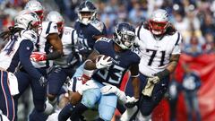 NASHVILLE, TN - NOVEMBER 11: Dion Lewis #33 of the Tennessee Titans runs with the ball during the first quarter against the New England Patriots at Nissan Stadium on November 11, 2018 in Nashville, Tennessee.   Wesley Hitt/Getty Images/AFP
 == FOR NEWSPAPERS, INTERNET, TELCOS &amp; TELEVISION USE ONLY ==